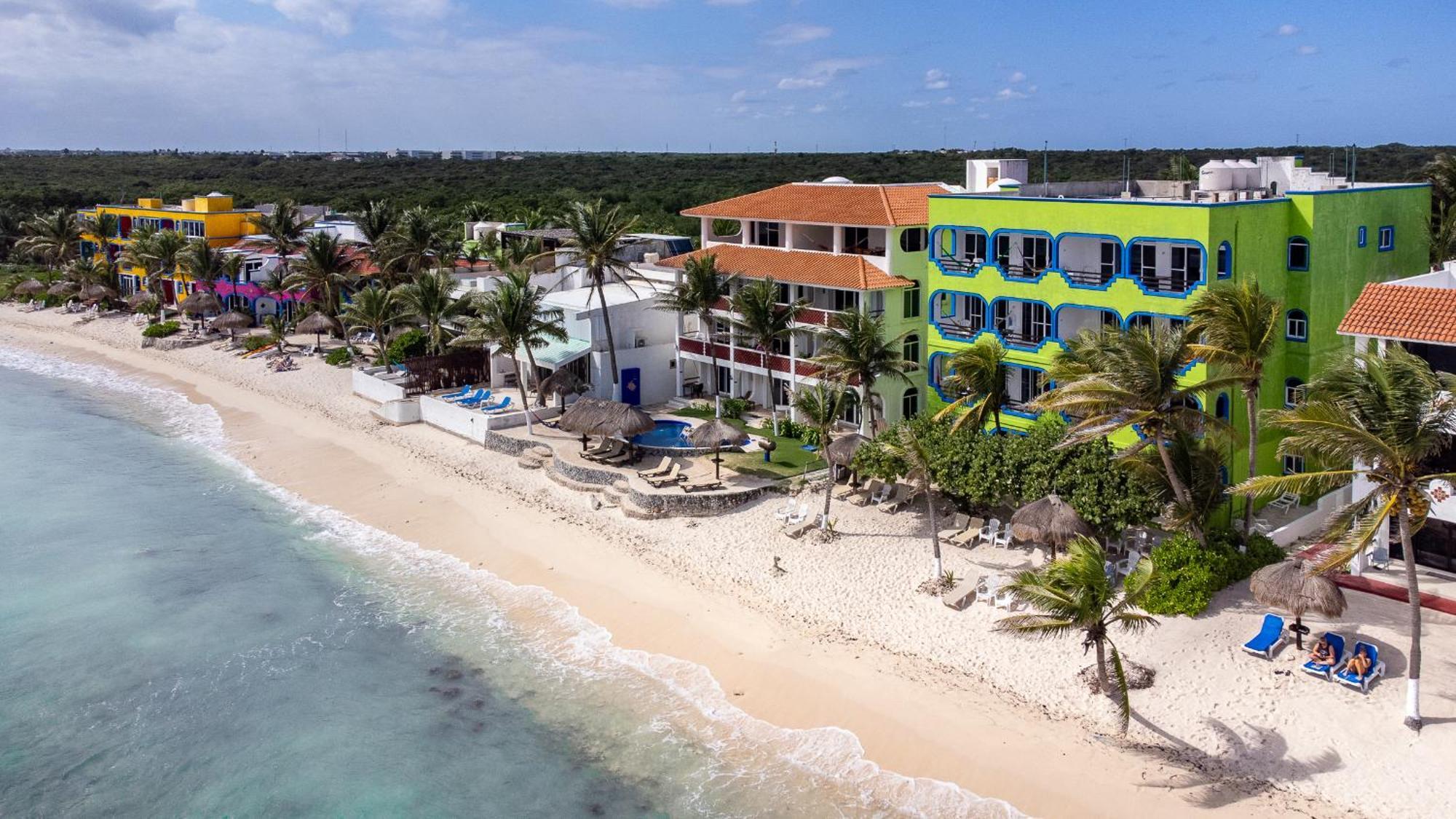 Del Sol Beachfront Акумал Екстериор снимка