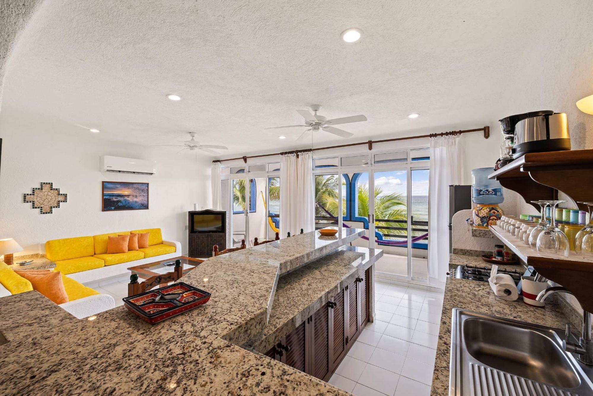 Del Sol Beachfront Акумал Екстериор снимка